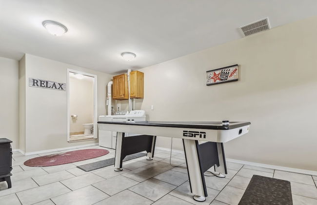 Poconos Chalet Newly Renovated, Great Location 4 Bedroom Home by RedAwning - Foto 38