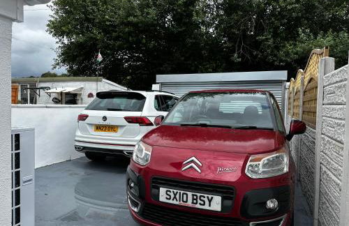 Clare Street - 3 bedroom house with private parking - Photo 5