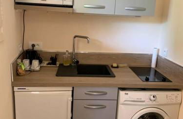 Studio en rez-de-jardin arboré avec accès piscine et clim - Foto 12