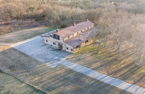 Spacious Ranch Style Home w Cinema Room - Foto 47