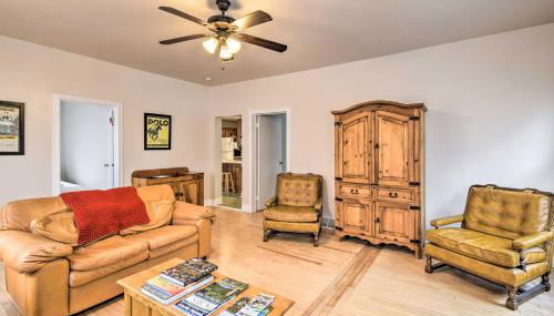 Walkable Lake Elkhart Apt Dine, Shop, Swim! - Foto 5