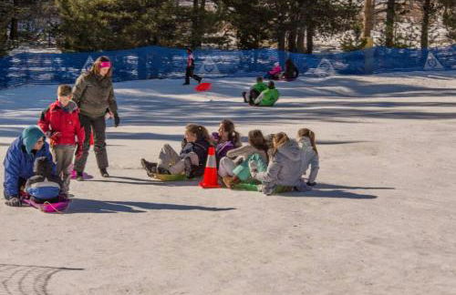 3BR Tahoe Donner Cabin with HOA Perks like Pools Hot-Tub Minutes to Trails Lake Golf - Foto 63