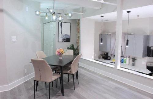 2 bdrm Modern & Hip Apt with Private Patio - Foto 15