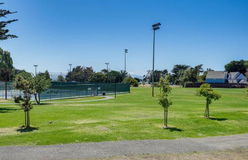 Stroll to SF Bay Beaches! Cozy Home in Alameda - Foto 3