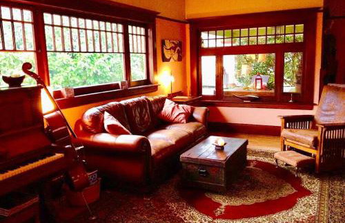 Charming 1914 Craftsman Home - Photo 1