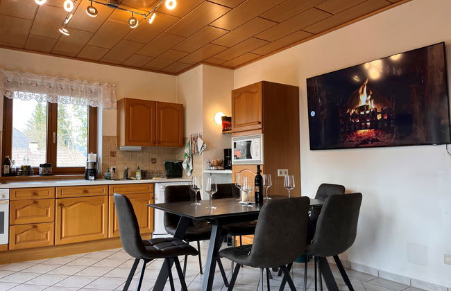 The Red Apartment - Photo 14