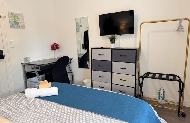 Modern Private Share Bedroom Bus stop to NYC - Foto 21