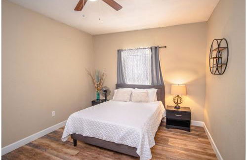 Large 3br/2ba Family Home W/patio Near Downtown! - Foto 24