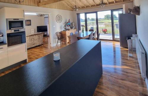 4Bed Lodge Sleeps8-Pet Friendly-Hot Tub-Log Burner - Foto 3