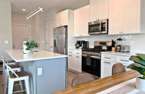 Modern 4BR Townhouse with Parking & Lake Views - WVille rep 4 - Foto 8