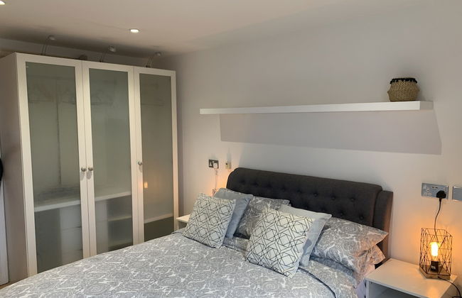 Luxury Modern Apartment With Stunning Balcony View - Foto 3