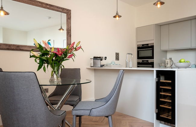 Cathedral View in Exeter - Photo 15