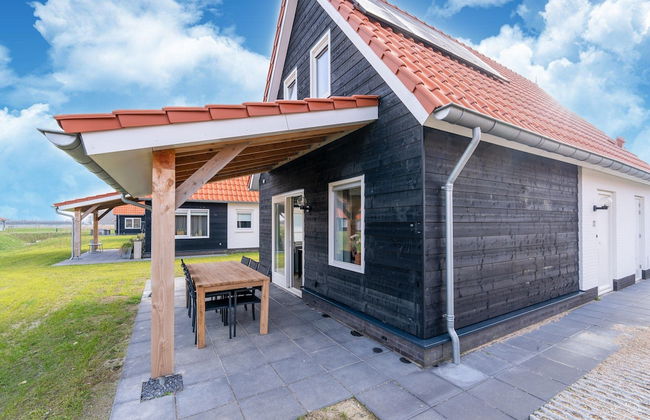 Luxurious Holiday Home With Parking - Photo 23