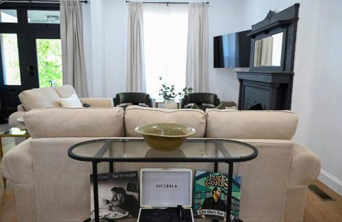 St. Louis Luxury Home 3BR/3.5BA Near Everything - Foto 8