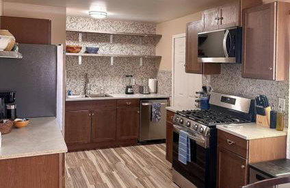 1 bed with washer dryer in unit, soaker tub near Field of Dreams - Foto 16