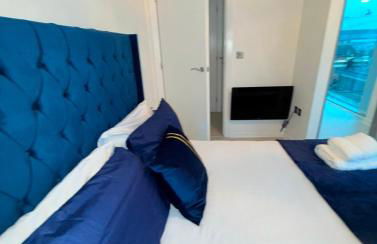 Award Winner of 2026 &2025 traveller & Best guest rated apartment, two bedroom, #1 Leeds city centres most central location, Great 180 degree views,balcony , PARKING onsite, Netflix & WiFi - Foto 74