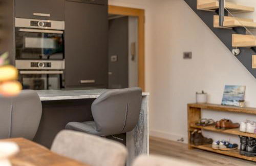 2BD Loft Style Apt - Edinburgh - Free Parking - Pass the Keys - Foto 10