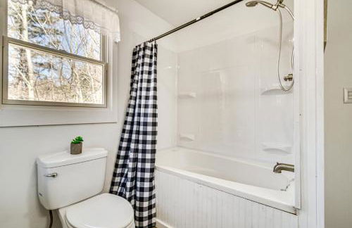 Charming Maine Retreat Near Skiing and ATV Park! - Foto 13