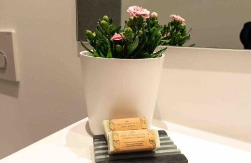 Idyllic 6 bed villa stunning sea view salt pool - Foto 49