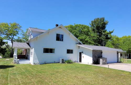 Oscoda Hilltop Haven - Great Location near Beach! - Foto 7