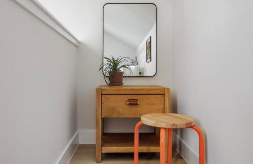 Walker's Paradise — Eats Drinks + - Foto 19