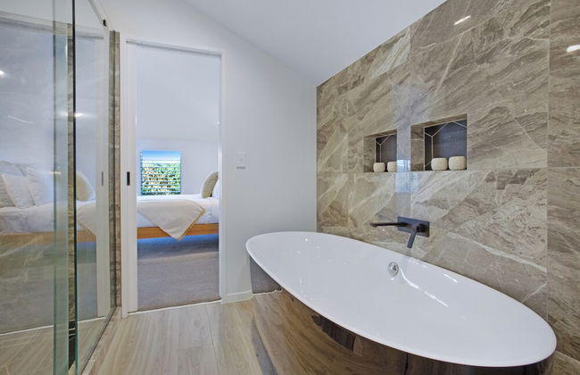 The Oasis Home with Hot Tub and Parking - Foto 26