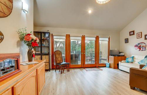 Hot Tub and Huge Patio Home 5 Mi to Old Town Auburn - Foto 8