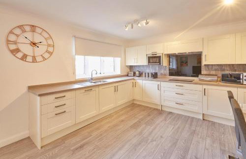 Dacama at Dene Grove- with Patio and 2 Free Parking - Photo 3