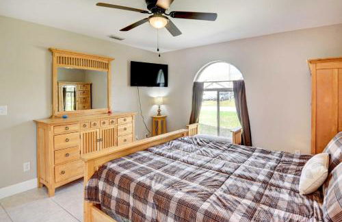 Screened Porch Waterfront Home in Deltona! - Foto 11