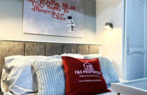 Joyful Jungle Jewel wBalcony & Foozeball-Ferndale - Foto 32