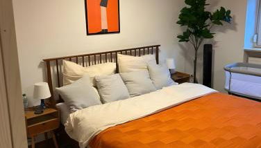 Mid Century 2 Zimmer Voll ausgestattete Kuche 75 Zoll TV Kingsize - Foto 3