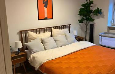 Mid Century 2 Zimmer Voll ausgestattete Kuche 75 Zoll TV Kingsize - Photo 3