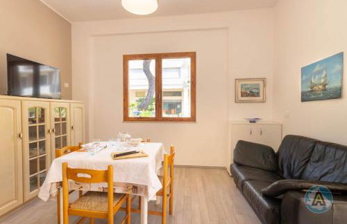 Piano terra sul lungomare con parcheggio - Foto 8