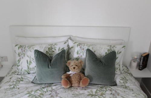 Crossways - a modern two bedroom village apartment close to cheltenham - Photo 9