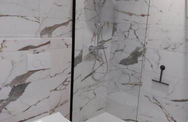 La Villa Bompard 48M2 Cœur de ville avec terrasse - Foto 9