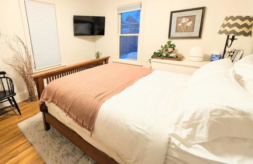 Elegant Linden Hills Home Family-Friendly Walk to Lake - Foto 20