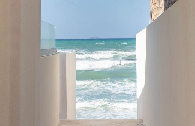 Pebble Luxury Suite by the Sea - Photo 29