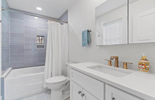 Steps From Beach & Boardwalk, Ocean Views with 5 Decks, 3 Cars - Foto 43