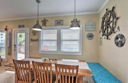 Ocean View and Grill Crystal Beach Bungalow! - Foto 7