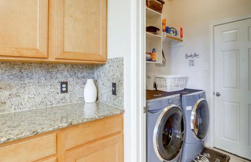 Lake-View Home with Pool Access in Legends Ranch! - Foto 31