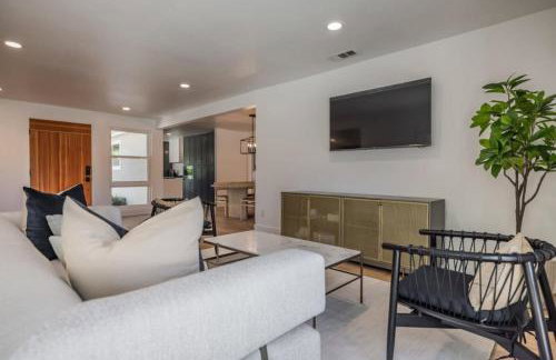 #Marbella Lane - Cozy Modern Home with Relaxing Design & Pool - Foto 16