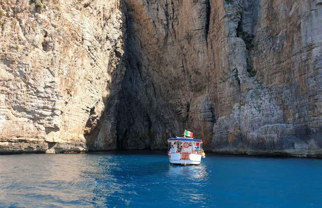 Balade en bateau à la Montagna Spaccata et Monte Orlando - Photo 1