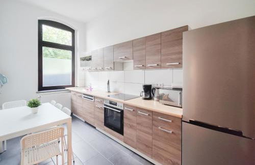 Tolstov Apartments - City Apartments with 2 , 3 and 6 Rooms - 15 Min to Messe DUS and Old Town DUS - Foto 36