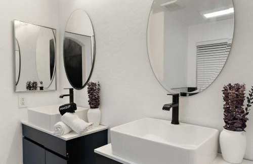 Chill and Relax Luxury Retreat with Pool Spa Game Room and Steam Room - Foto 53