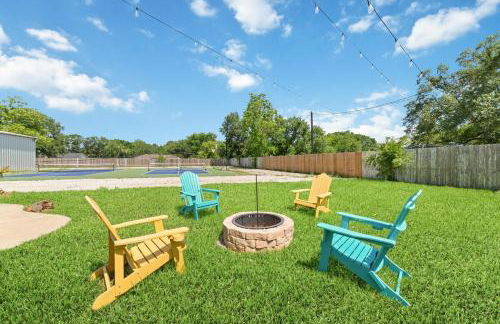 Pickleball-Basketball Oasis-Pool & Spacious Home - Photo 9