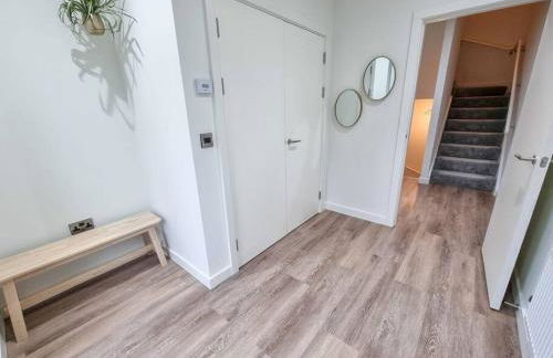 Stunning 4-bedroom Townhouse with Free Parking - Foto 25