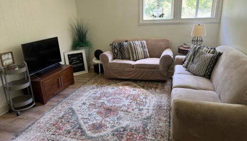 Cozy Neutral Farmhouse, Coffee provided, Relaxation optional - Foto 5