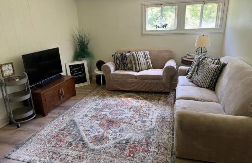 Cozy Neutral Farmhouse, Coffee provided, Relaxation optional - Foto 5