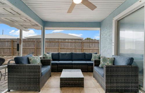 March Sale! Walk to Beach - Large Private Yard - Fire Pit - Dog Friendly - Foto 14