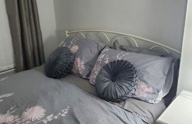 House - Sleeps 4 with Cozy Fireplace - Foto 41